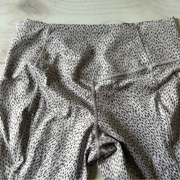 Athleta Salutation Stash High Rise Capri Athletic Activewear Leggings - Picture 5 of 7